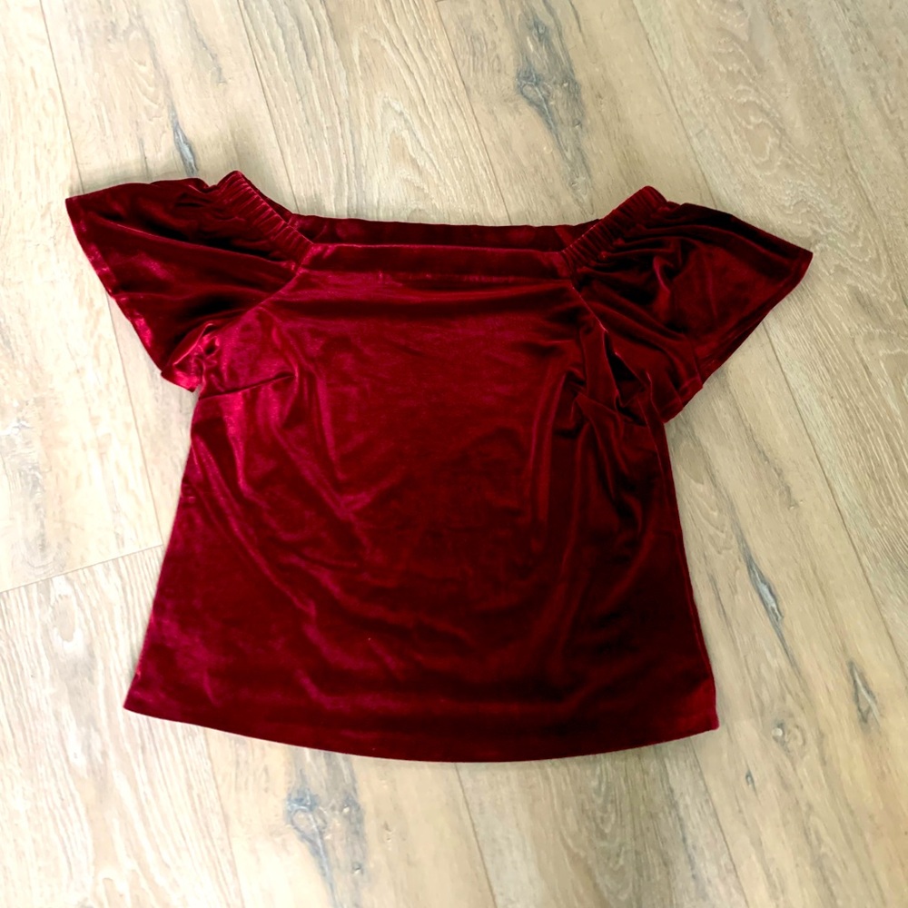 Velvet off the shoulder short sleeve shirt